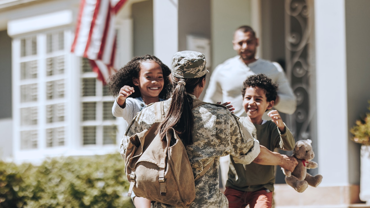 Female active-duty returns home to family